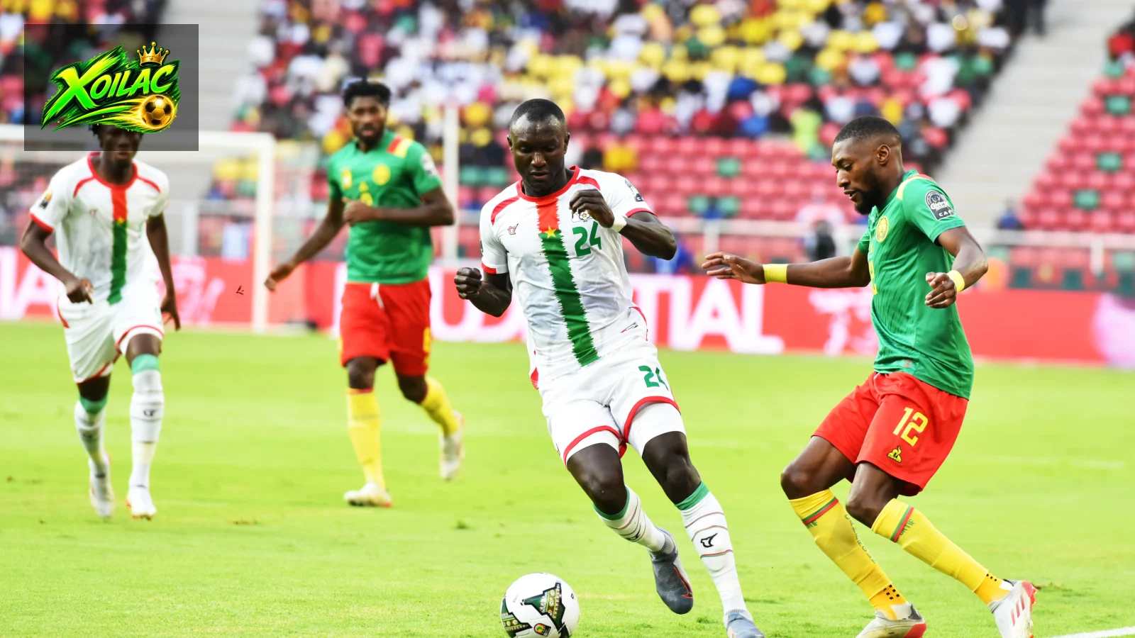 Issa Kaboré của Burkina Faso trong một trận quốc tế