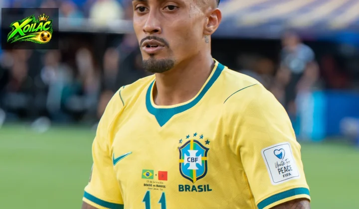 Raphinha thi đấu trong màu áo đội tuyển Brazil năm 2026